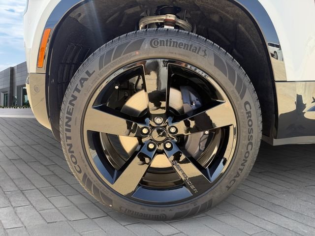 New 2026 Fuji White Land Rover X-Dynamic SE image 9