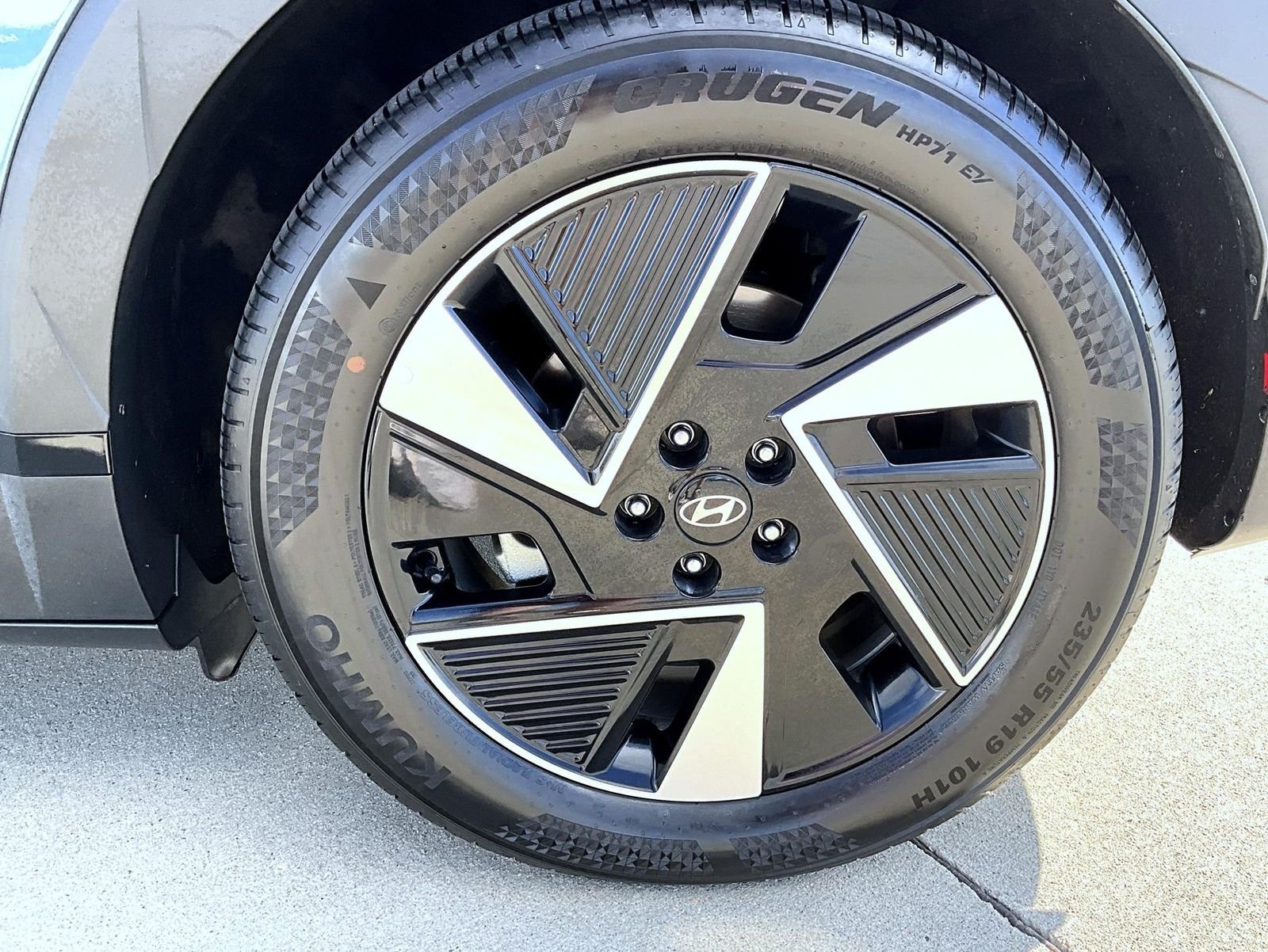 Used 2025 Green Hyundai SE image 24