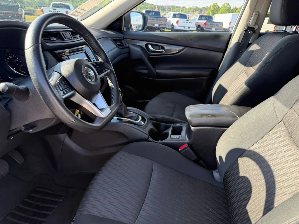 Used 2019 White Nissan S image 5