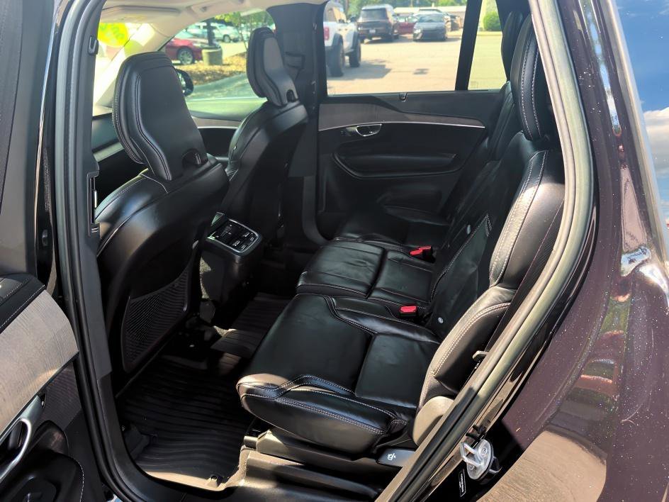 Used 2023 Onyx Black Metallic Volvo Ultimate image 9