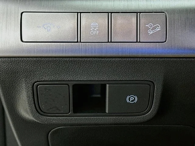 New 2027 White Hyundai SE image 19