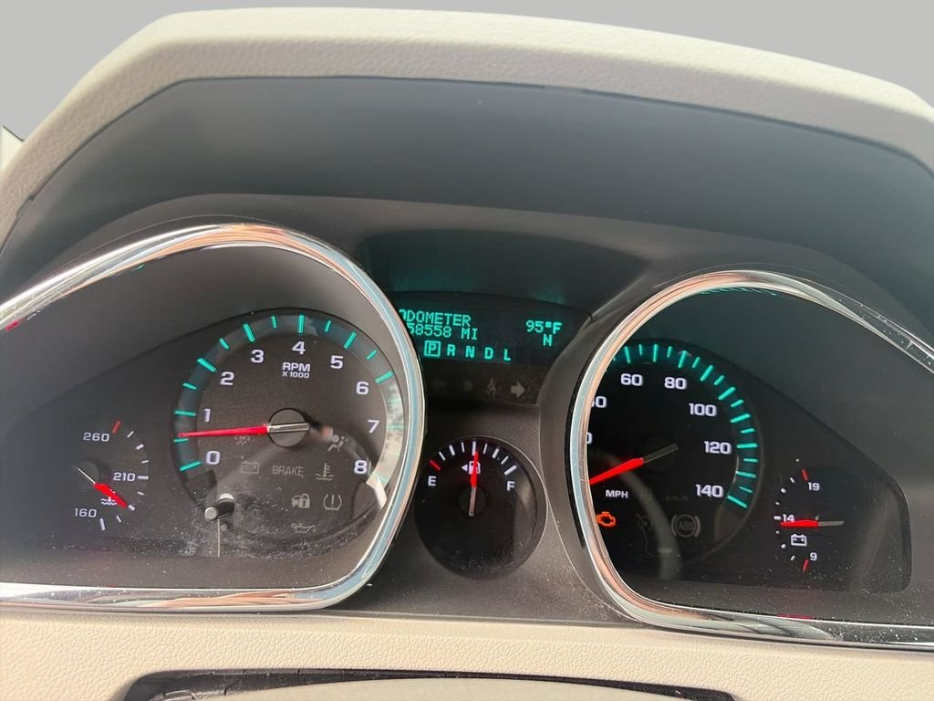 Used 2009 Silver Chevrolet LT image 24