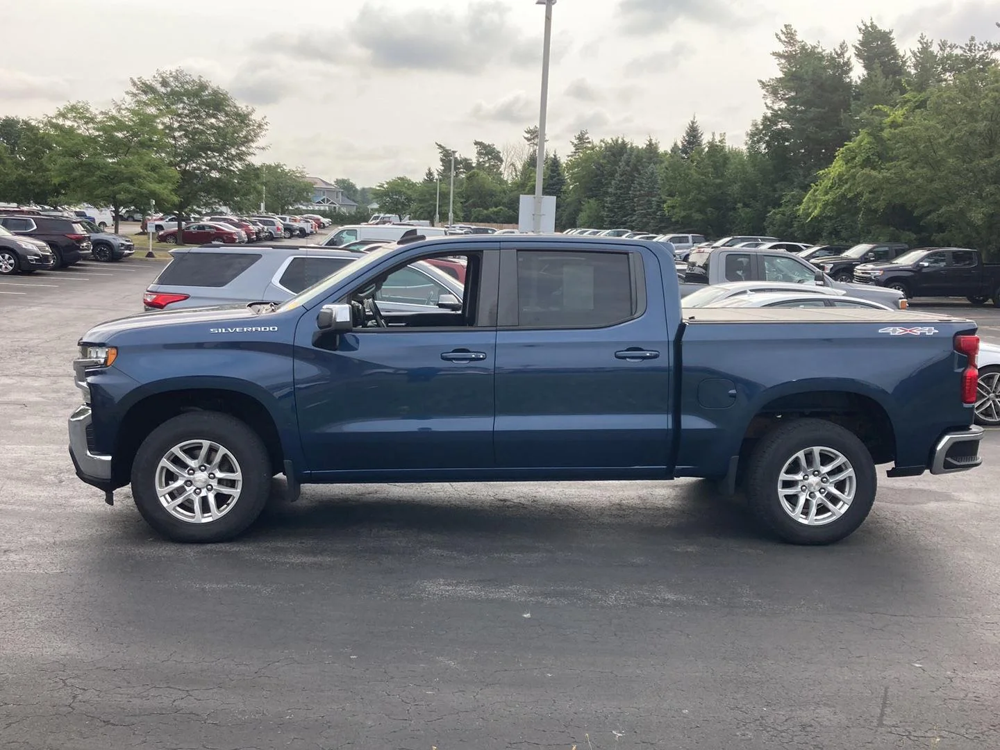 Used 2019 NORTHSKY BLUE METALLIC Chevrolet LT image 4
