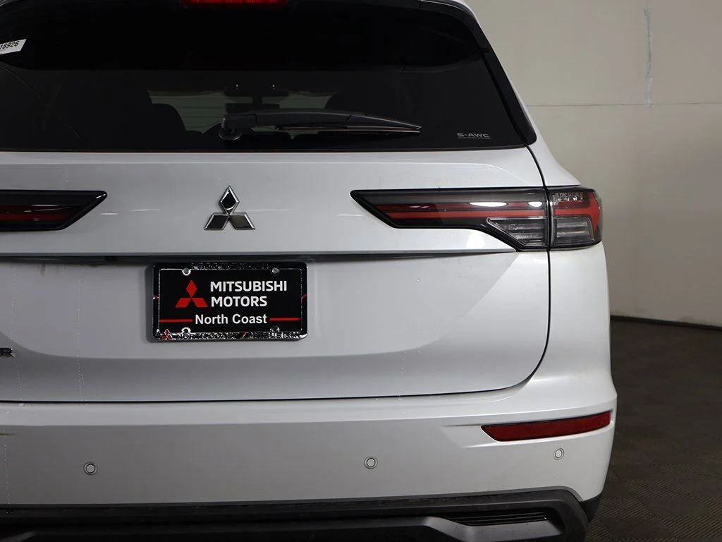 New 2026 White Mitsubishi ES image 17