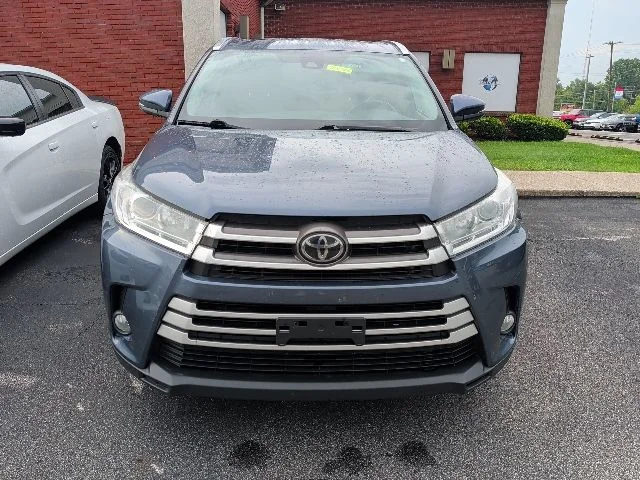 Used 2019 Shoreline Blue Pearl Toyota XLE image 2