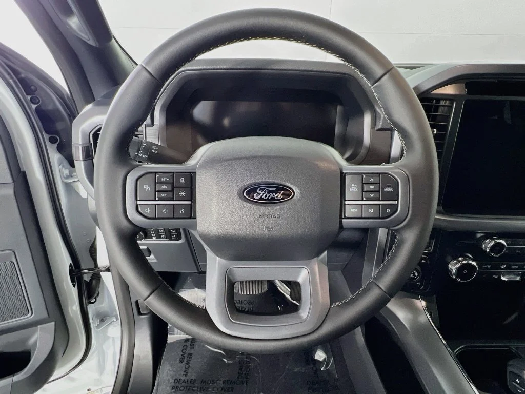 New 2026 Oxford White Ford XLT image 7