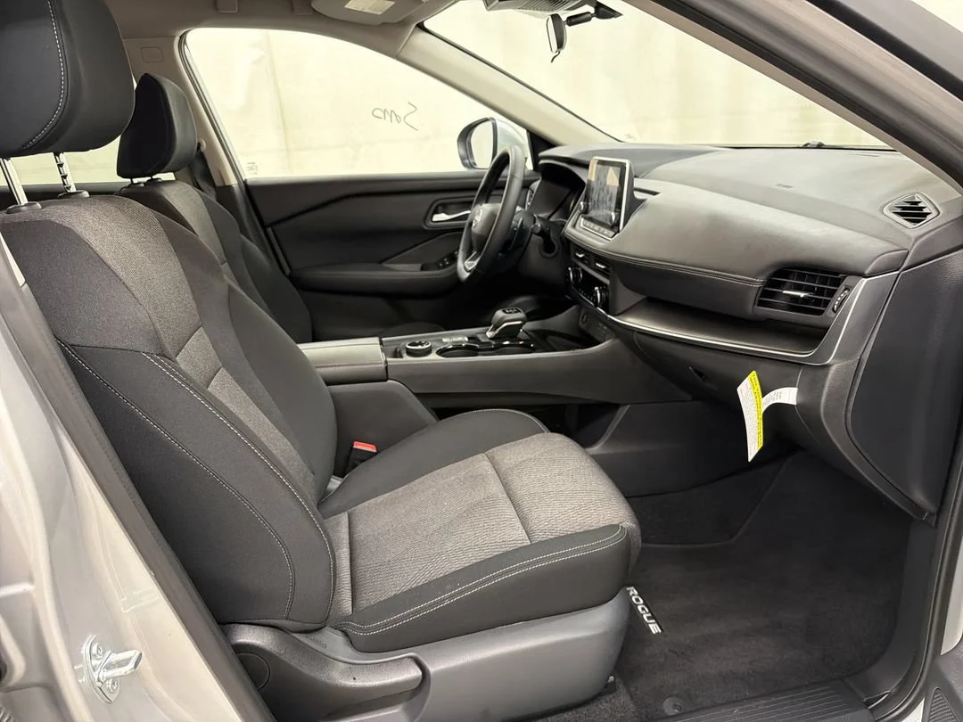 2025 Nissan Rogue SV - Photo 14