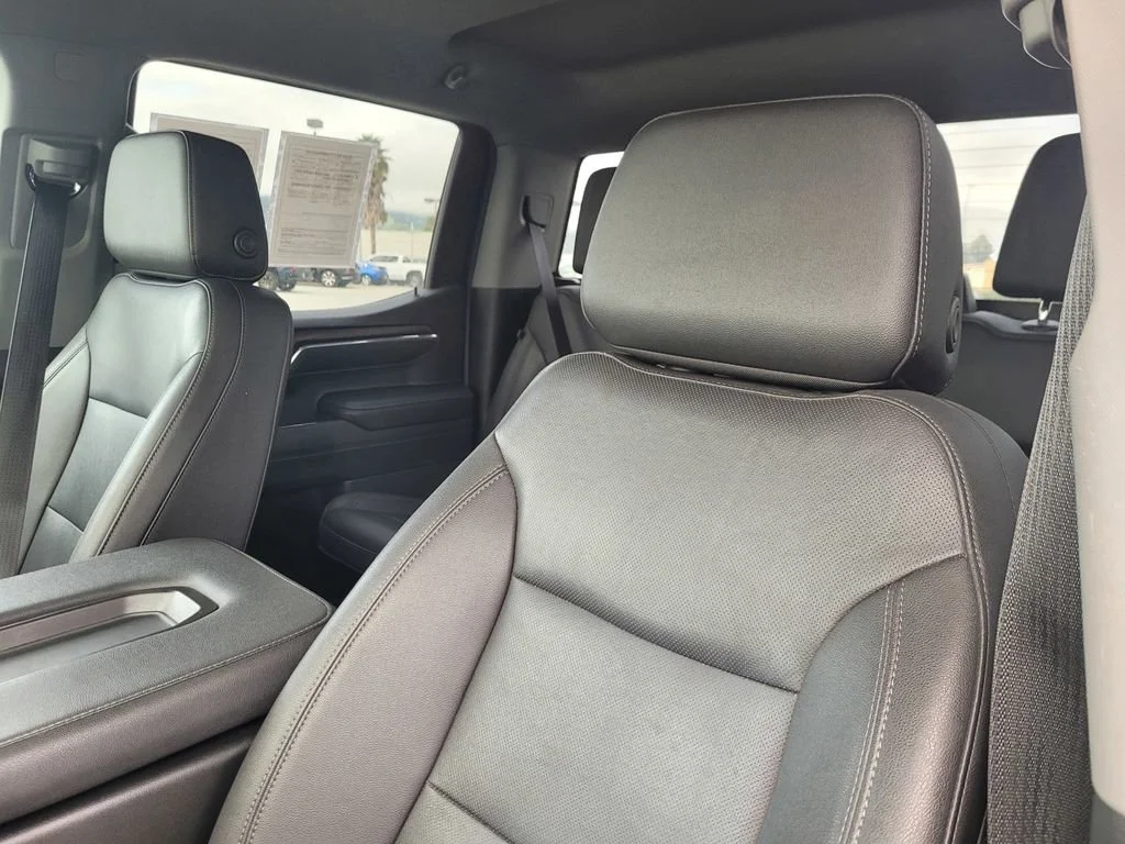 Used 2024 Onyx Black GMC SLT image 16