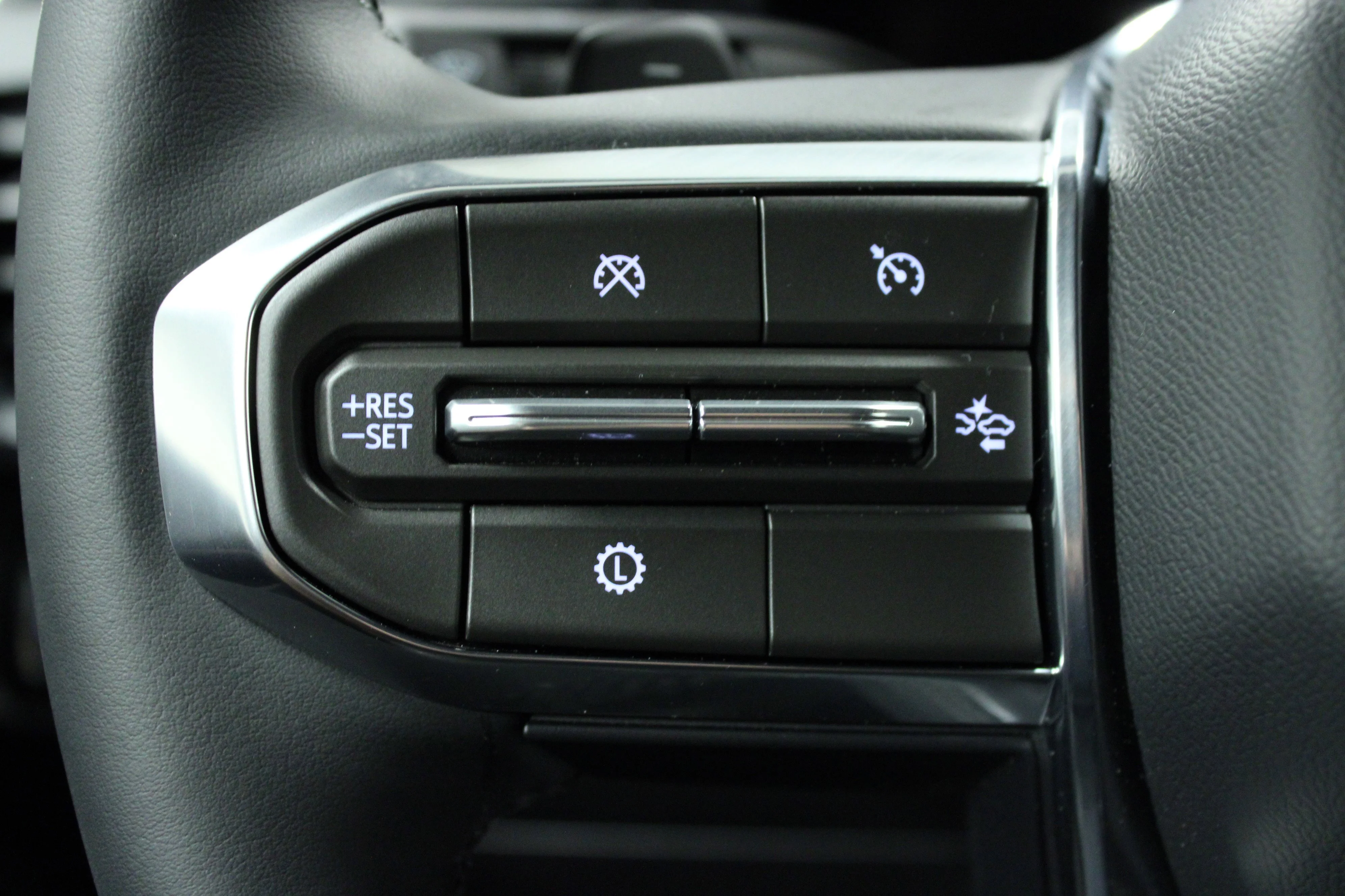 New 2026 Sterling Metallic GMC Elevation image 21