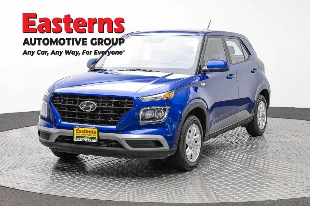 Used 2023 Blue Hyundai SE image 1