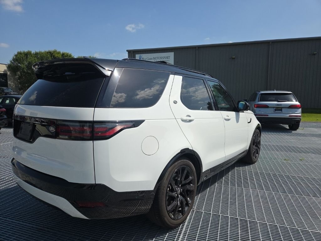 Used 2023 Fuji White Land Rover S R-Dynamic image 4