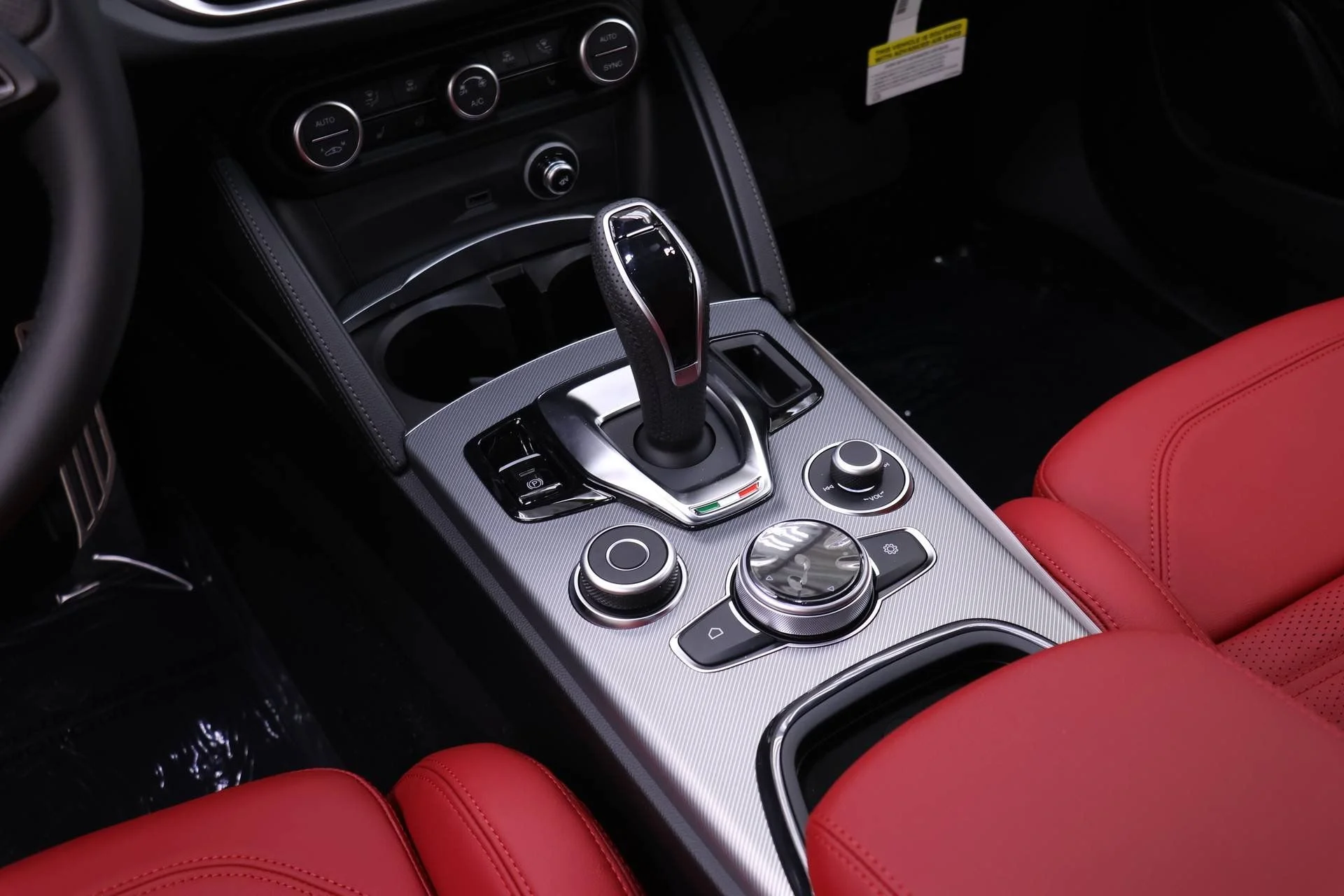 New 2026 Milano White Exterior Paint Alfa Romeo Base image 14