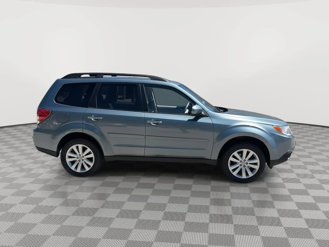 Used 2011 Green Subaru 2.5X Limited image 8