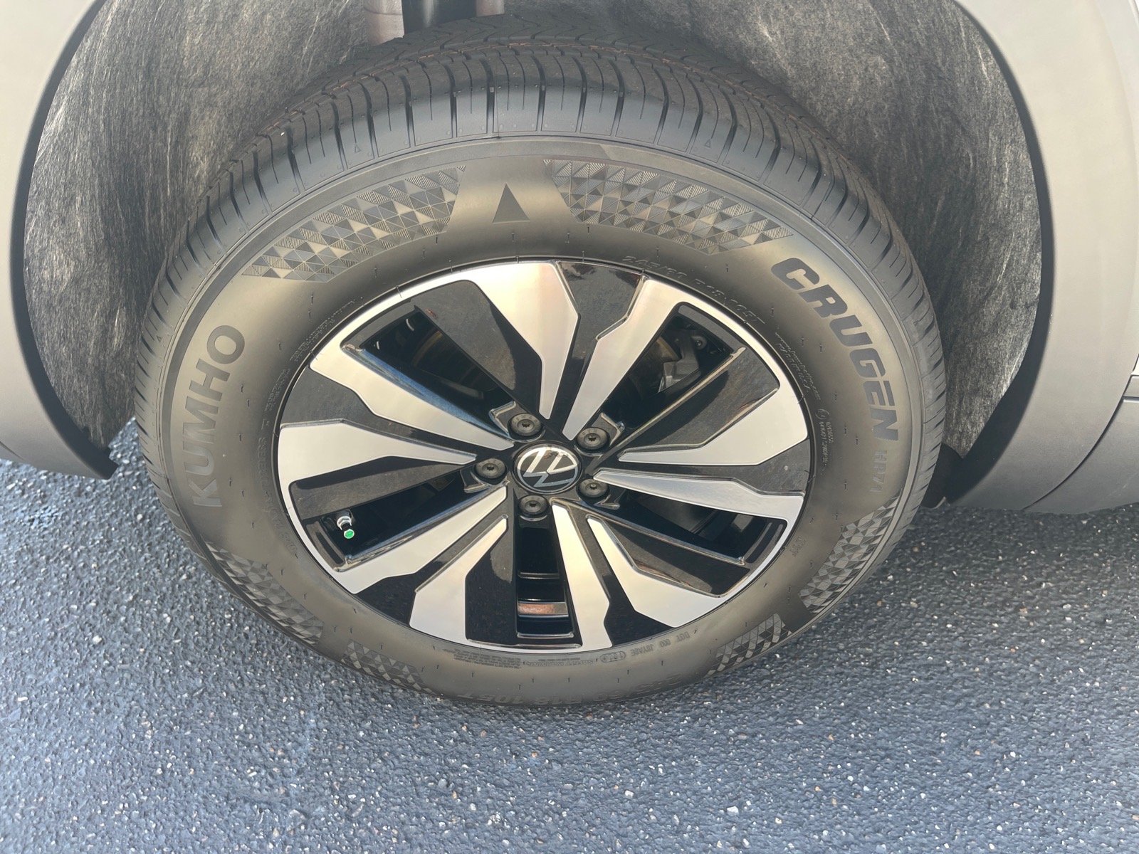 New 2026 Opal White Pearl Volkswagen SE image 20