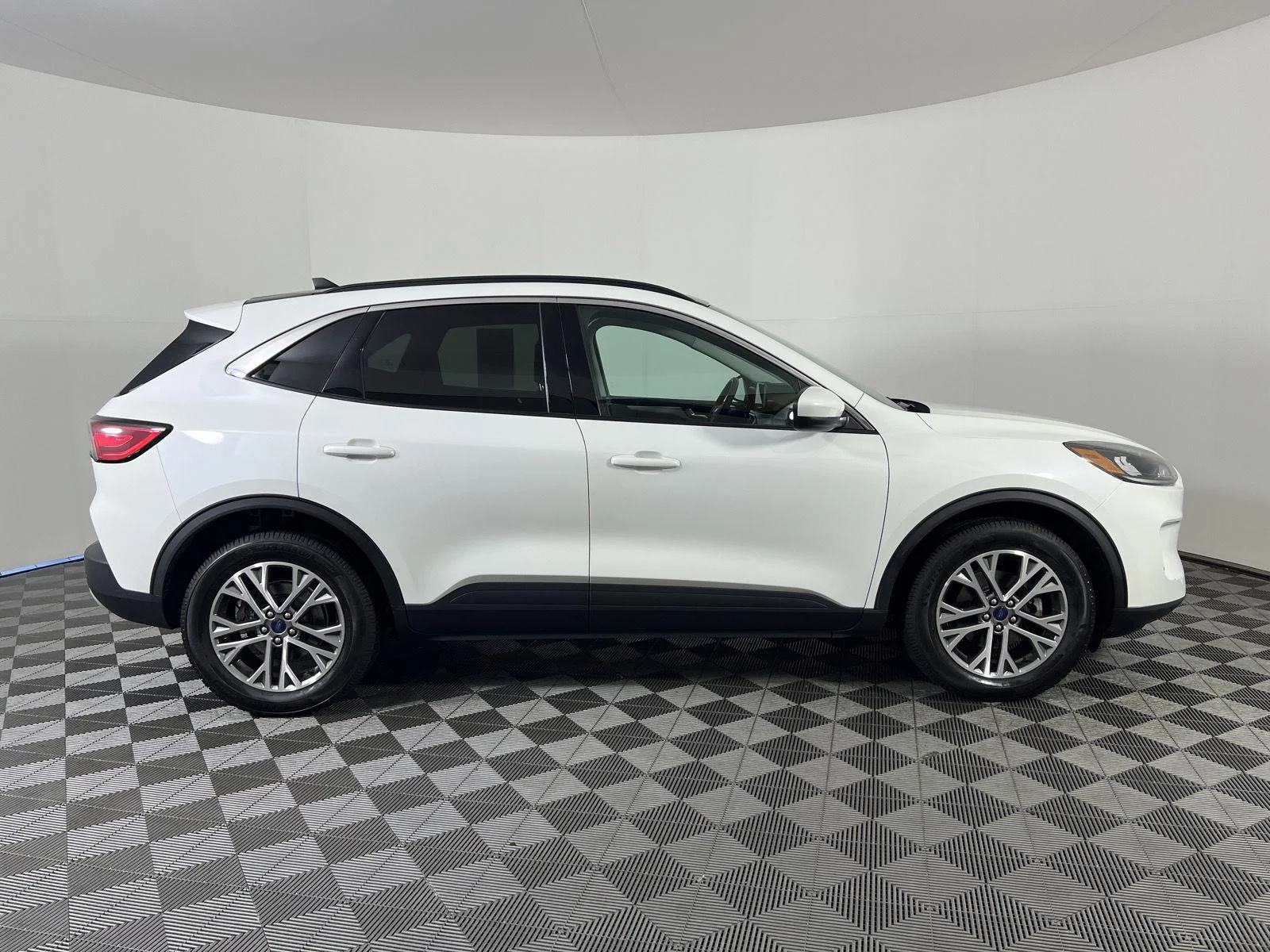 Used 2022 Star White Metallic Tri-Coat Ford SEL image 2