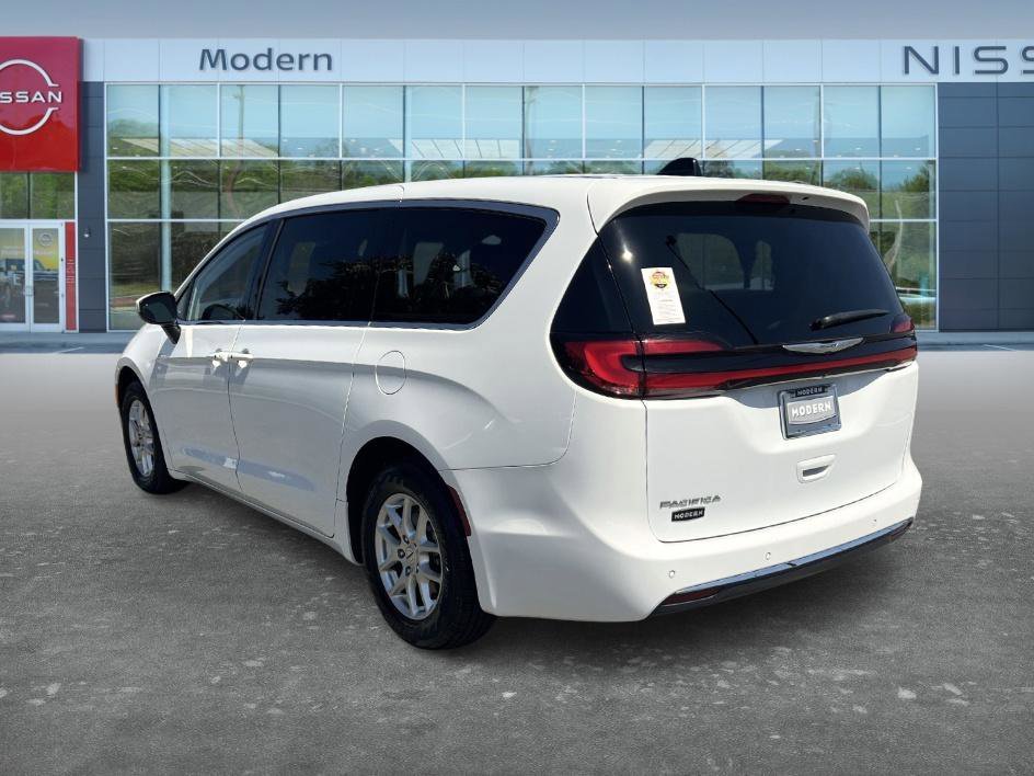 Used 2023 Bright White Clearcoat Chrysler Touring L image 7