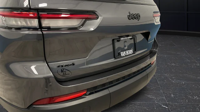 Used 2024 Gray Metallic Jeep Altitude image 38
