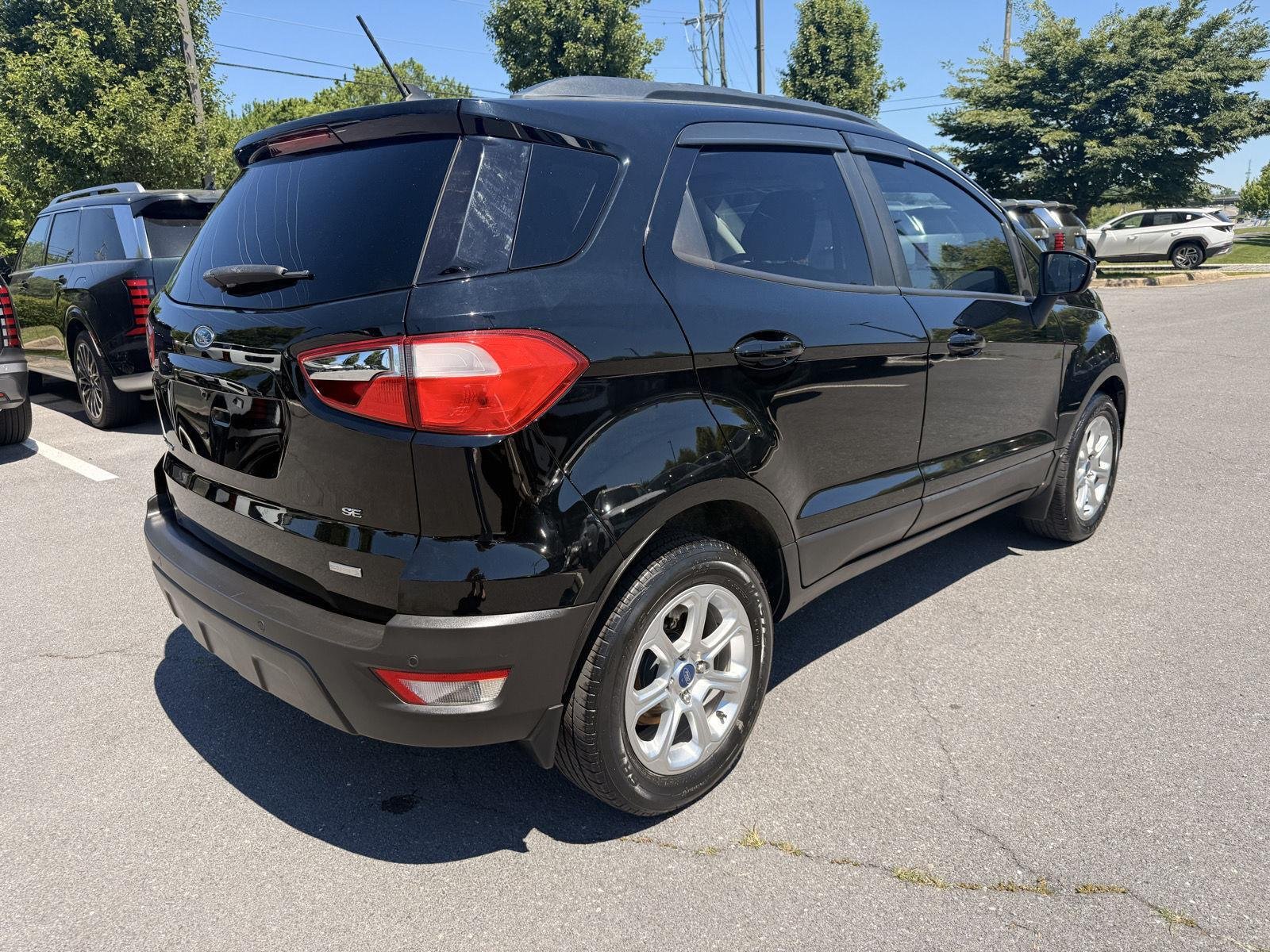 Used 2019 Shadow Black Ford SE image 3