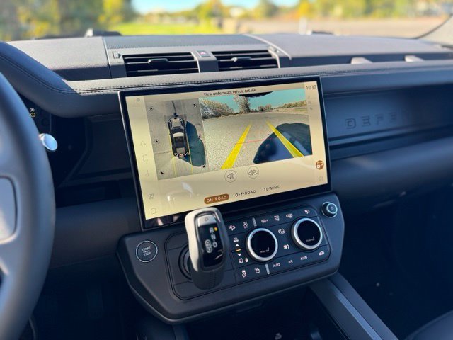 New 2026 Santorini Black Land Rover X-Dynamic SE image 16