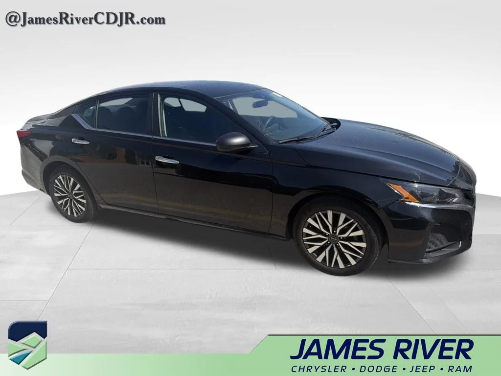 Used 2025 Black Nissan 2.5 SV image 8