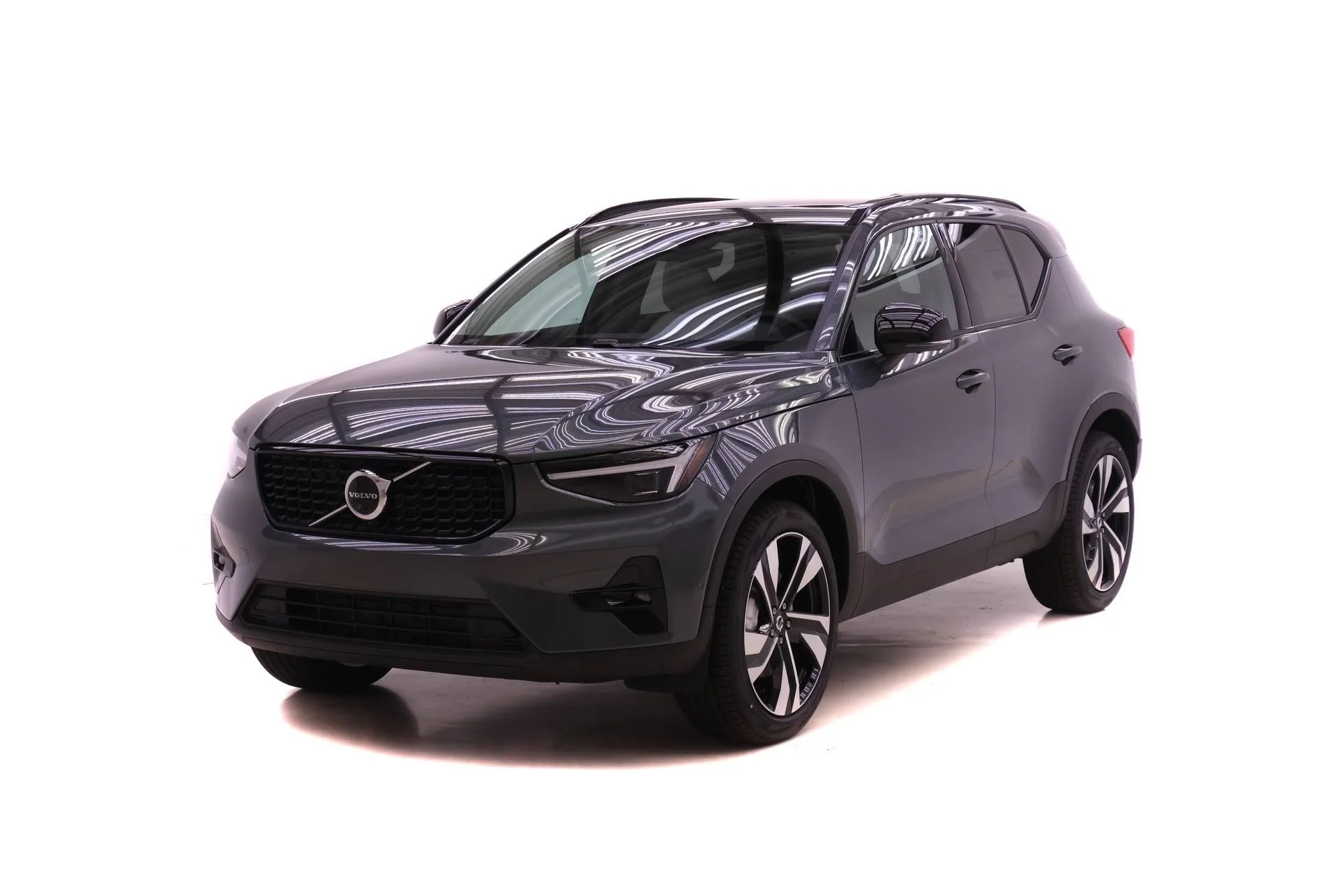 2026 Volvo XC40 B5 Ultra Dark AWD's photo