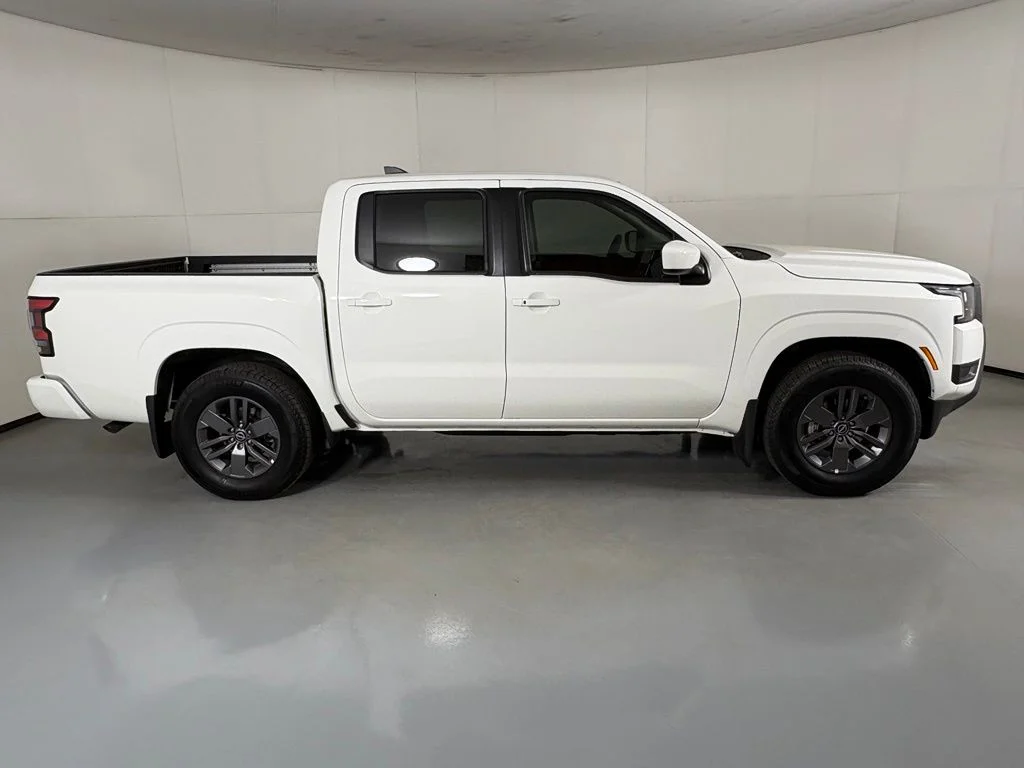 New 2026 Glacier White Nissan Crew Cab SV image 9