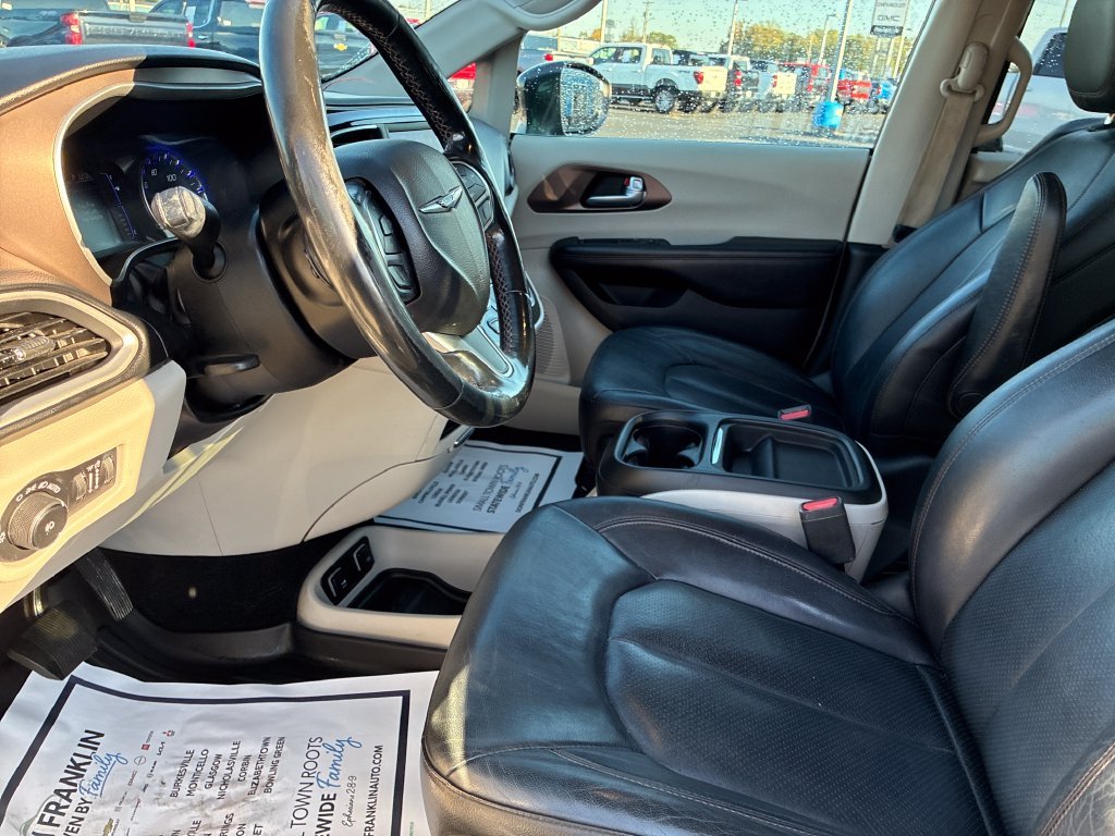 Used 2019 Gray Chrysler Touring L image 10