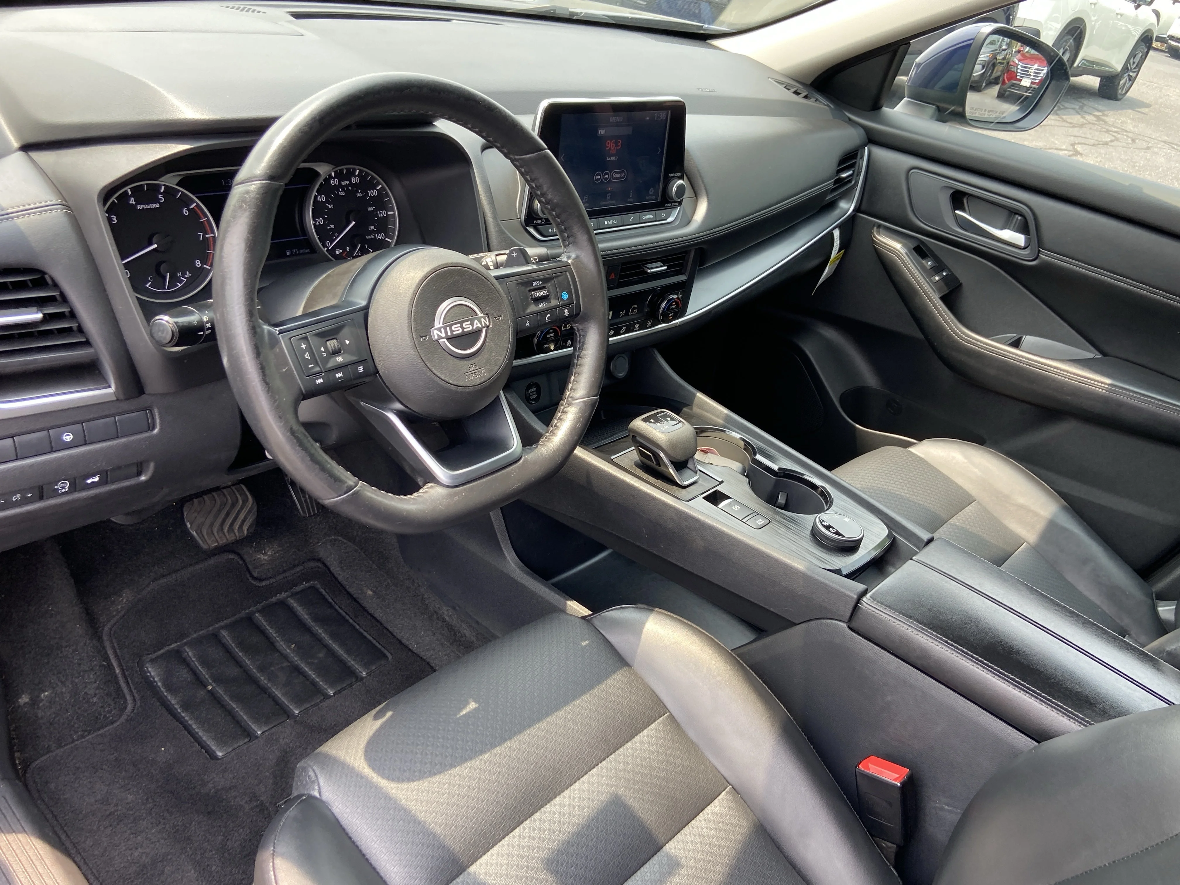 2024 Nissan Rogue SV - Photo 23