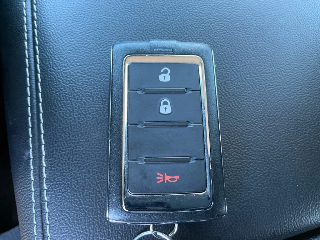Used 2023 White Jeep Laredo image 31