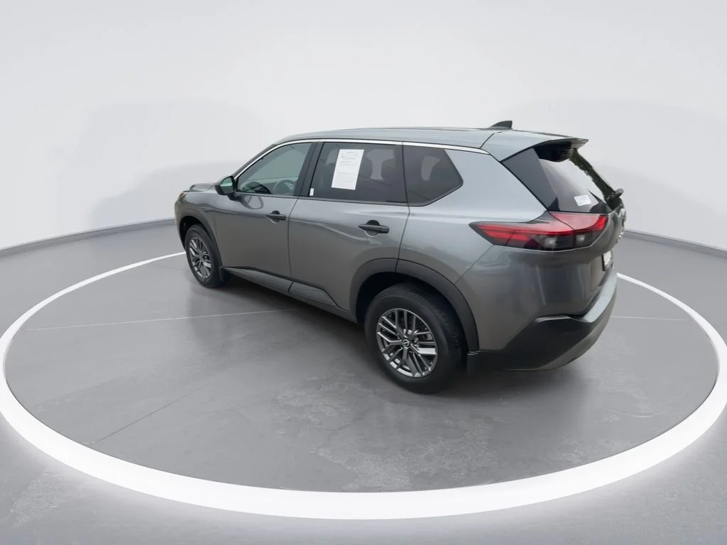 Used 2023 Gray Nissan S image 6