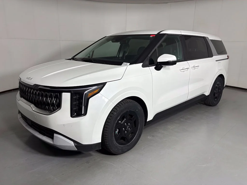 Used 2025 White Kia LXS image 4