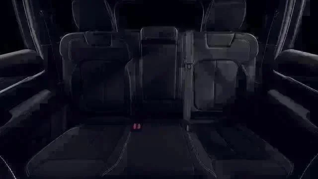 New 2026 Silver Zynith Exterior Paint Jeep Altitude image 3