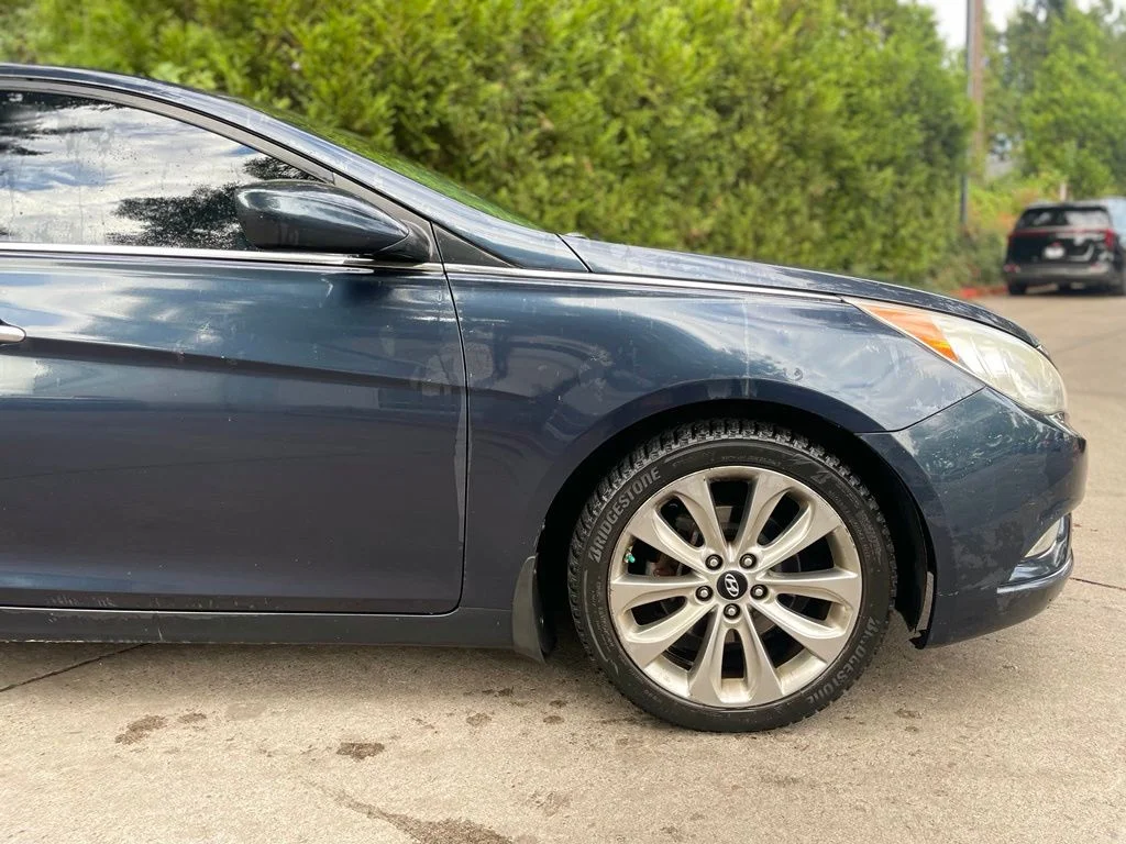 Used 2013 Pacific Blue Pearl Mica Hyundai SE image 2