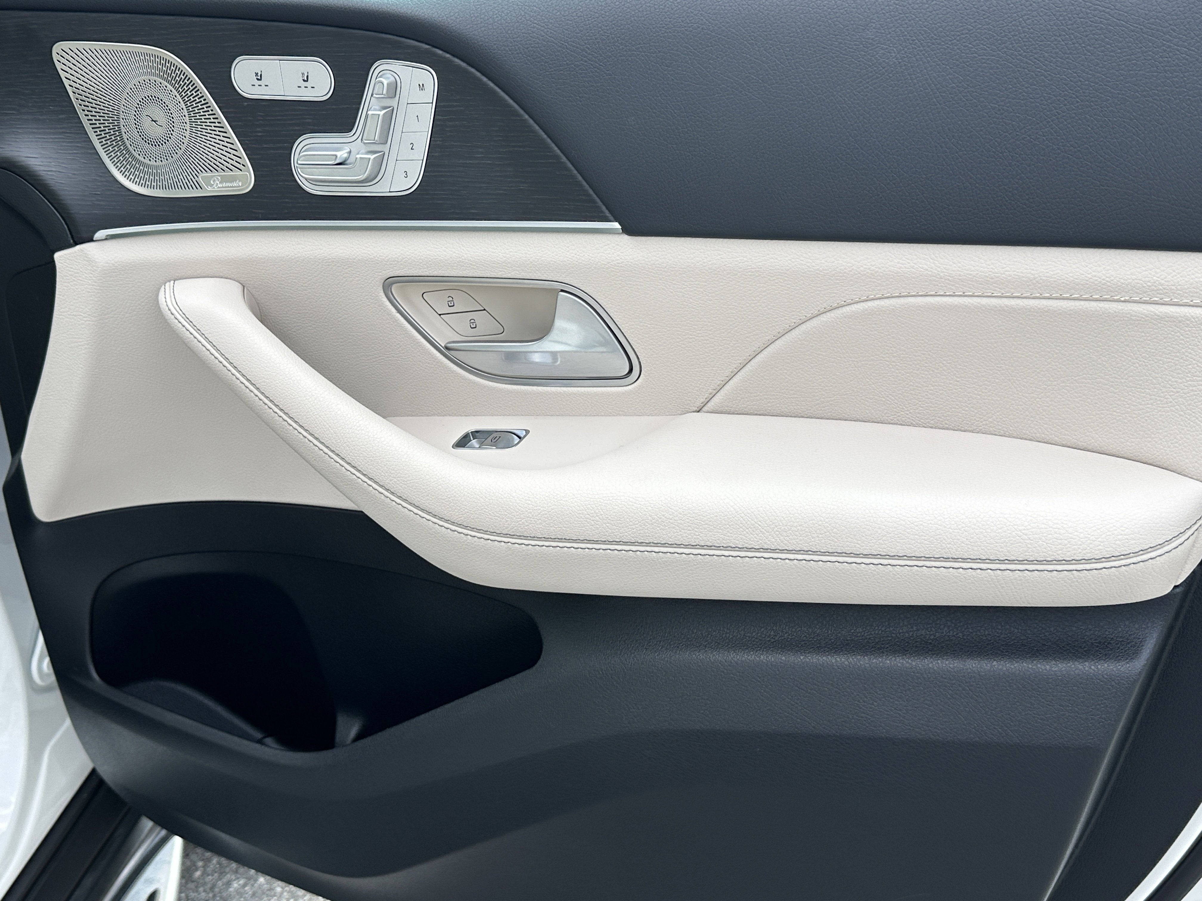 Used 2023 White Mercedes-Benz GLS 450 image 16