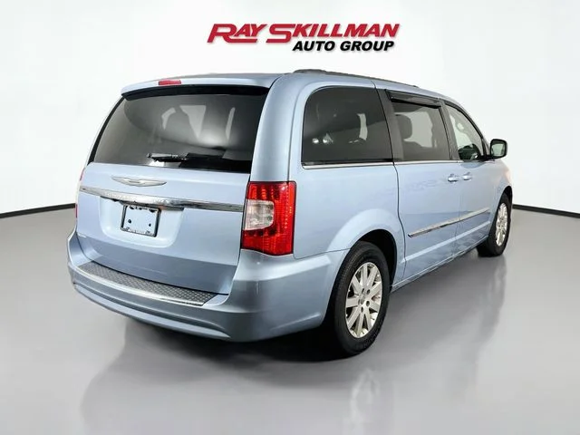2013 Chrysler Town & Country Touring - Photo 7