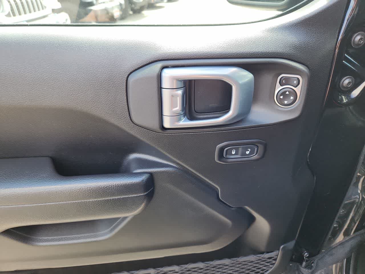 Used 2022 Black Clearcoat Jeep Sport S image 12