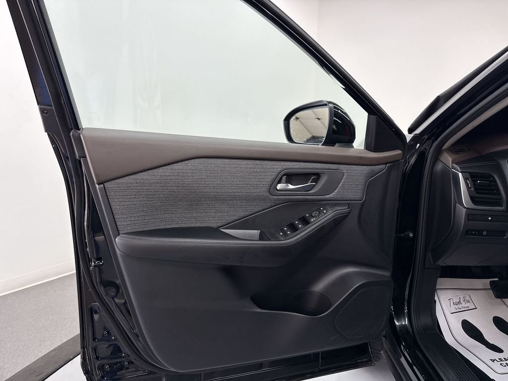 Used 2023 Super Black Nissan SV image 14