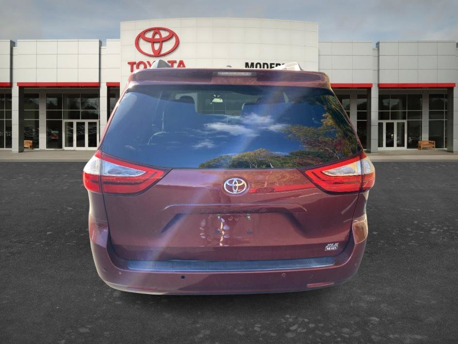 Used 2017 Salsa Red Pearl Toyota XLE image 5