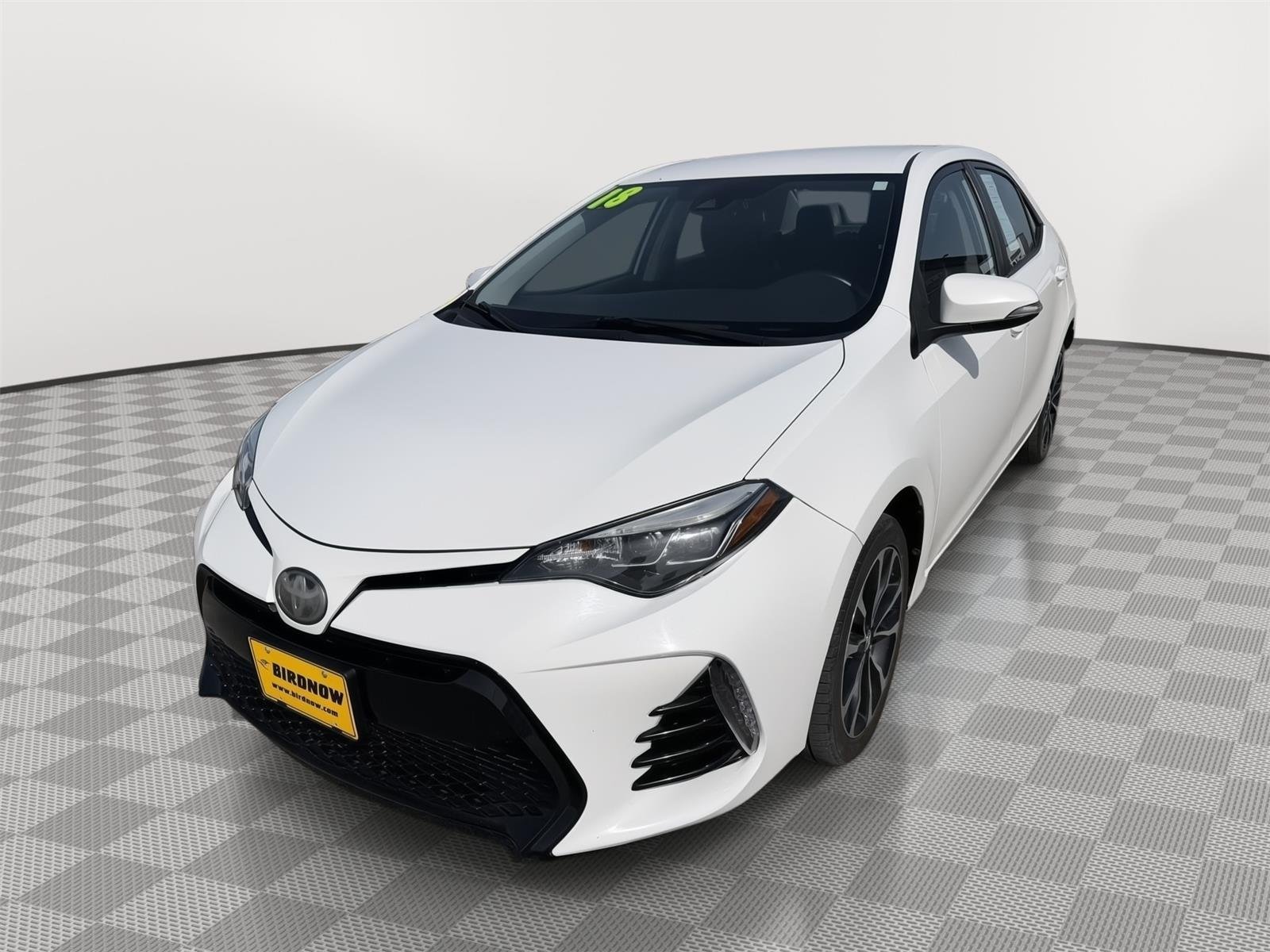 Used 2018 Toyota Corolla SE with VIN 5YFBURHE5JP740877 for sale in Monona, IA
