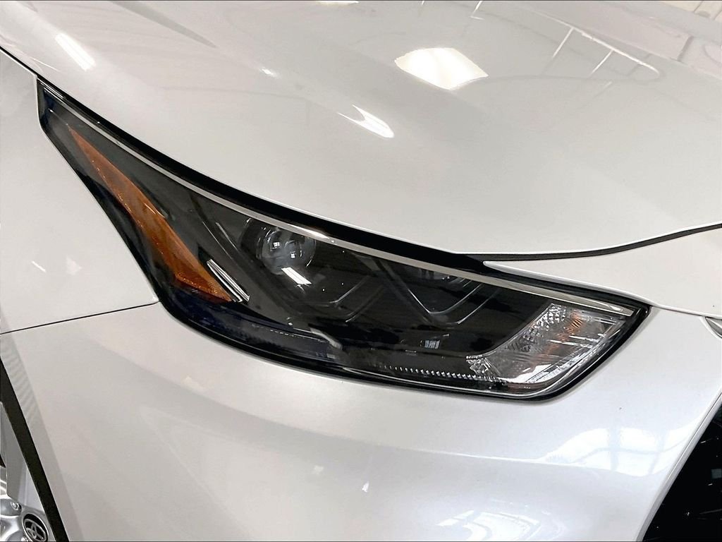 Used 2022 Beige Toyota LE image 32