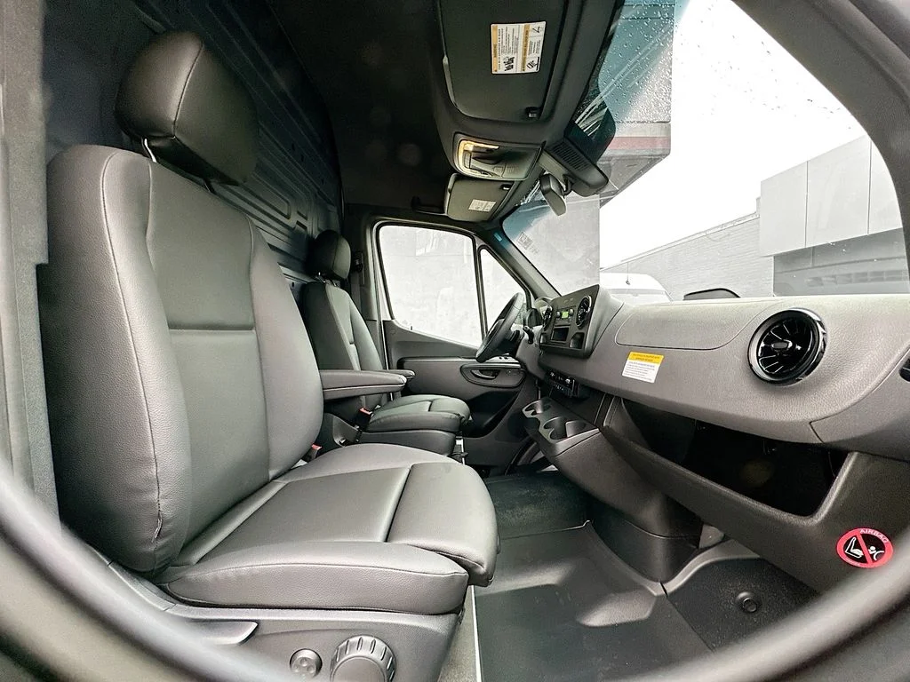 Used 2025 White Mercedes-Benz Cargo 144 WB image 20