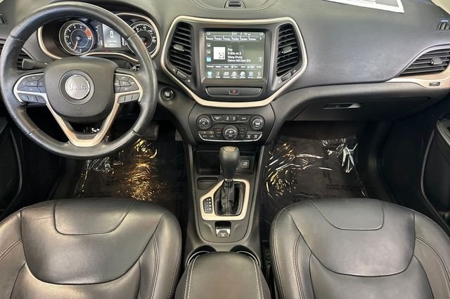Used 2016 Silver Jeep Latitude image 15