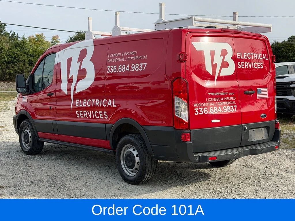 Used 2015 Red Ford Base image 8