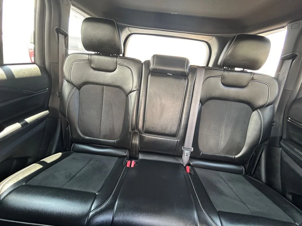Used 2023 Black Jeep Altitude image 19