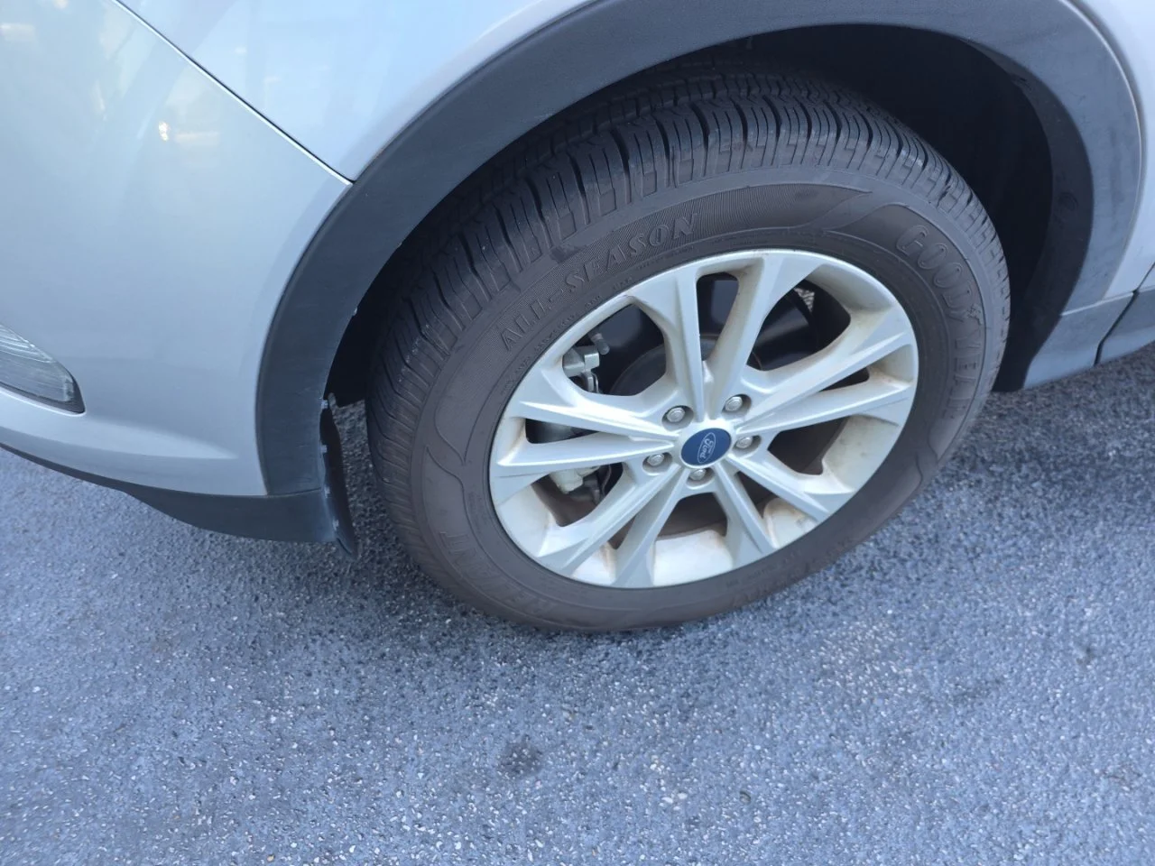 Used 2018 Ingot Silver Ford SE image 13