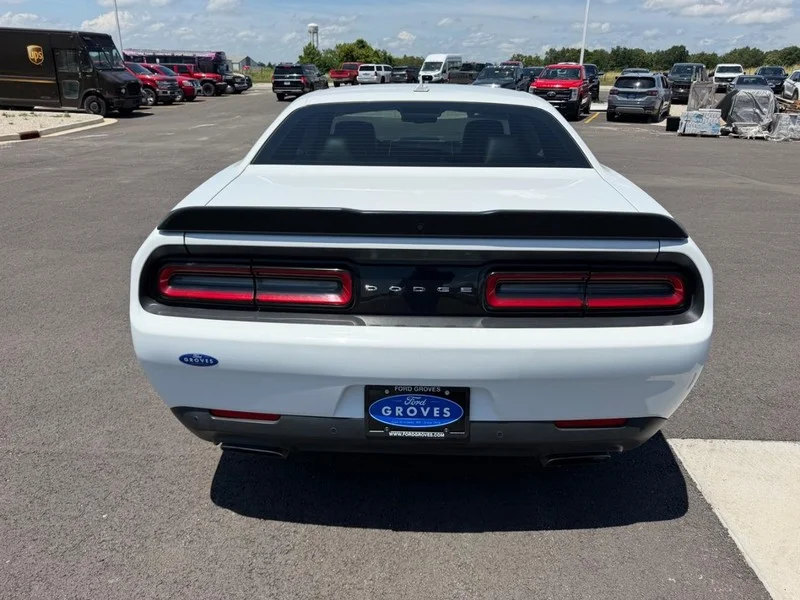 Used 2016 Bright White Clearcoat Dodge R/T Plus Shaker image 6
