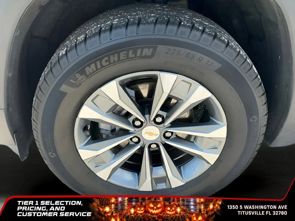 Used 2025 Mosaic Black Metallic Chevrolet LT image 38