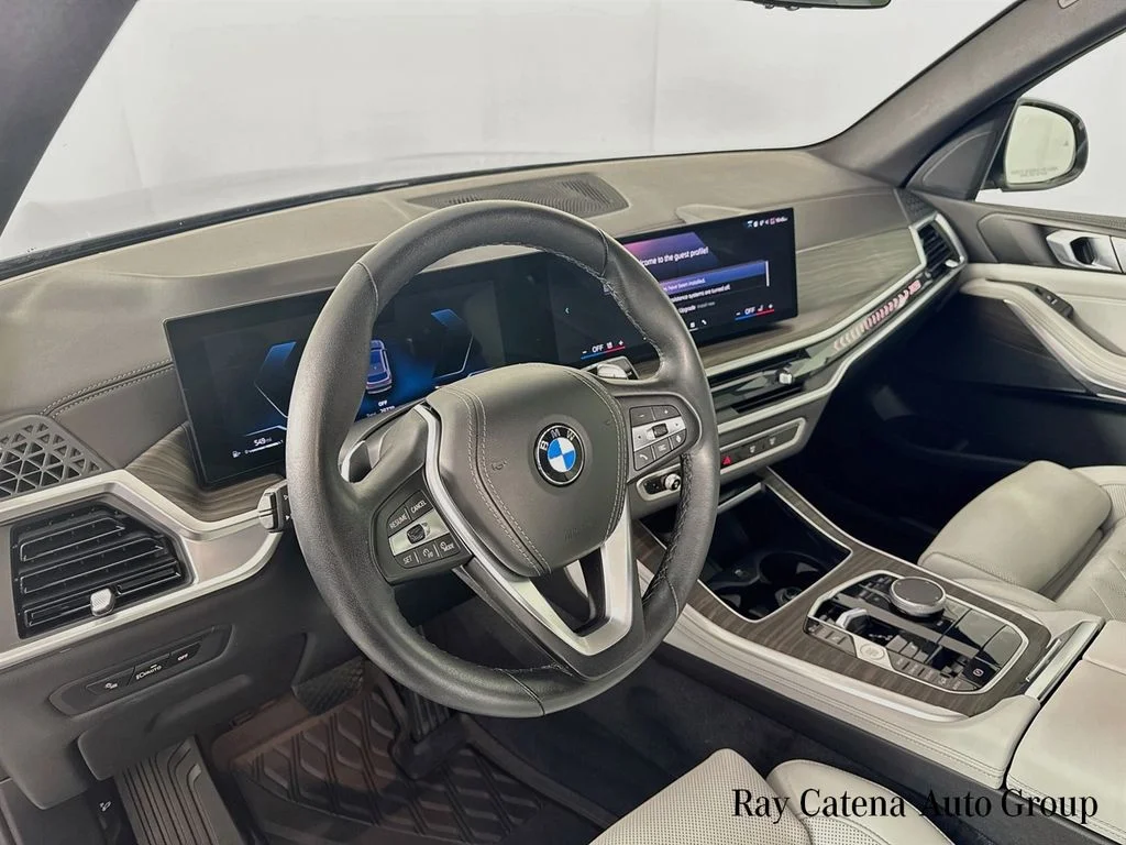 Used 2024 Gray BMW xDrive40i image 9