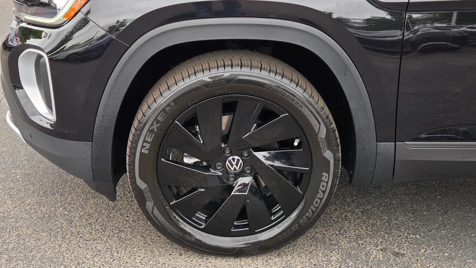 New 2026 Deep Black Pearl Volkswagen 2.0T SE w/Technology image 13