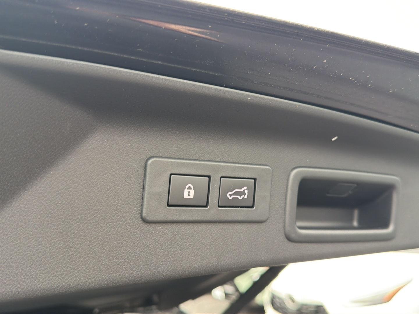 Used 2025 Crystal Black Silica Subaru Premium image 7